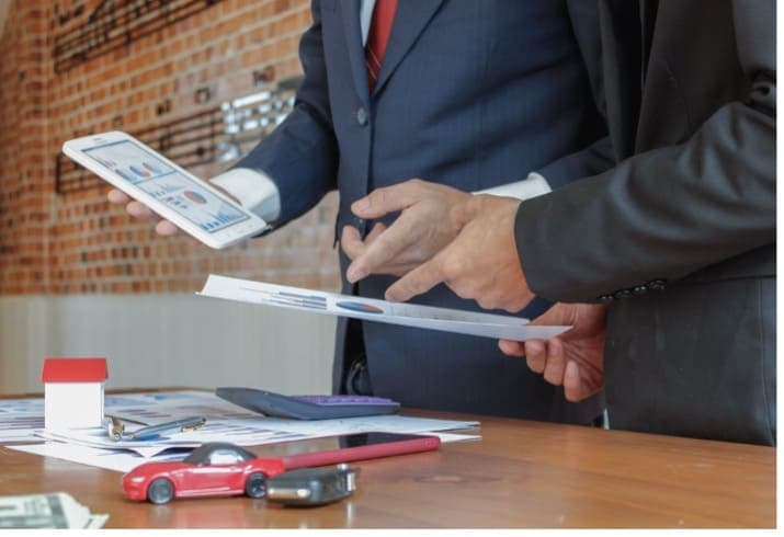 Consultant presenting a sales pitch deck to a client